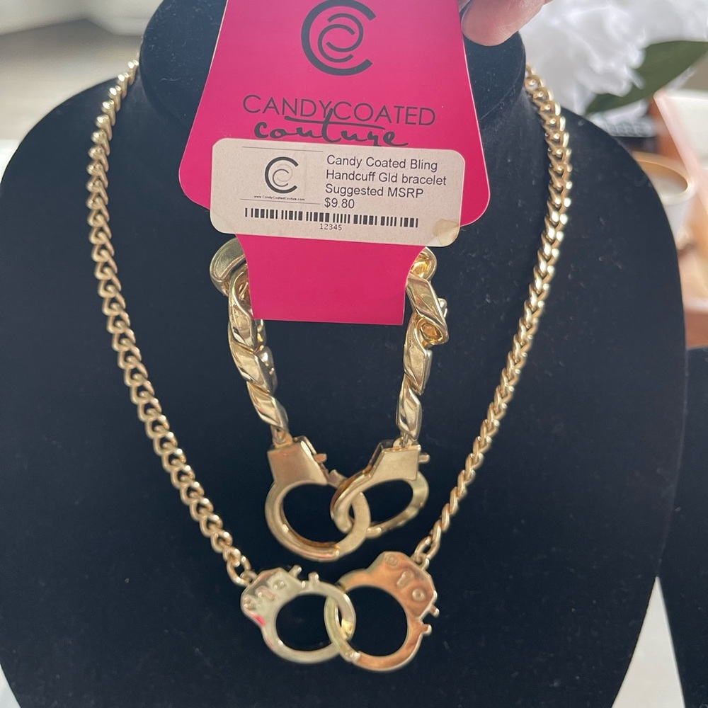 🪝NEW!!! Handcuffs Gold tone necklace with matching bracelet🪝